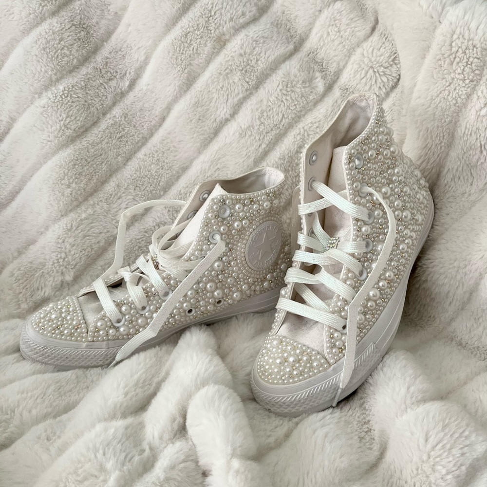 ❤️ Bedazzled Pearl Crusted Converse Chuck Taylor in women's 6.5